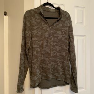 Lululemon - Men’s 1/4 Zip pullover - size L